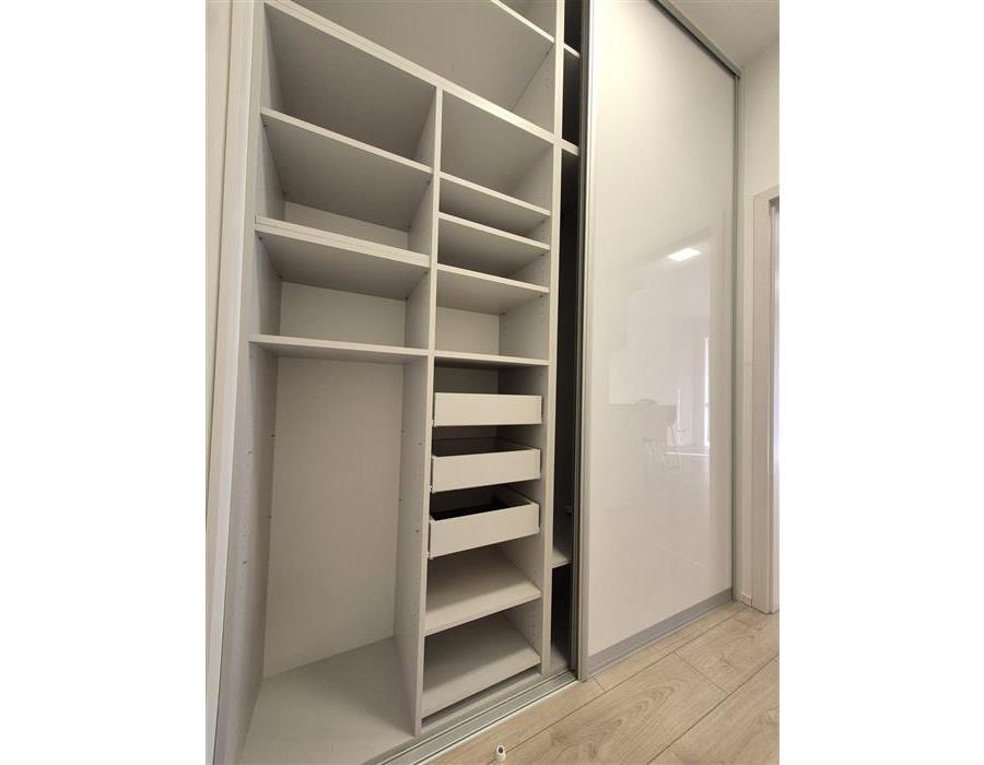 8 chodba vestavěná skříň 2 - upr