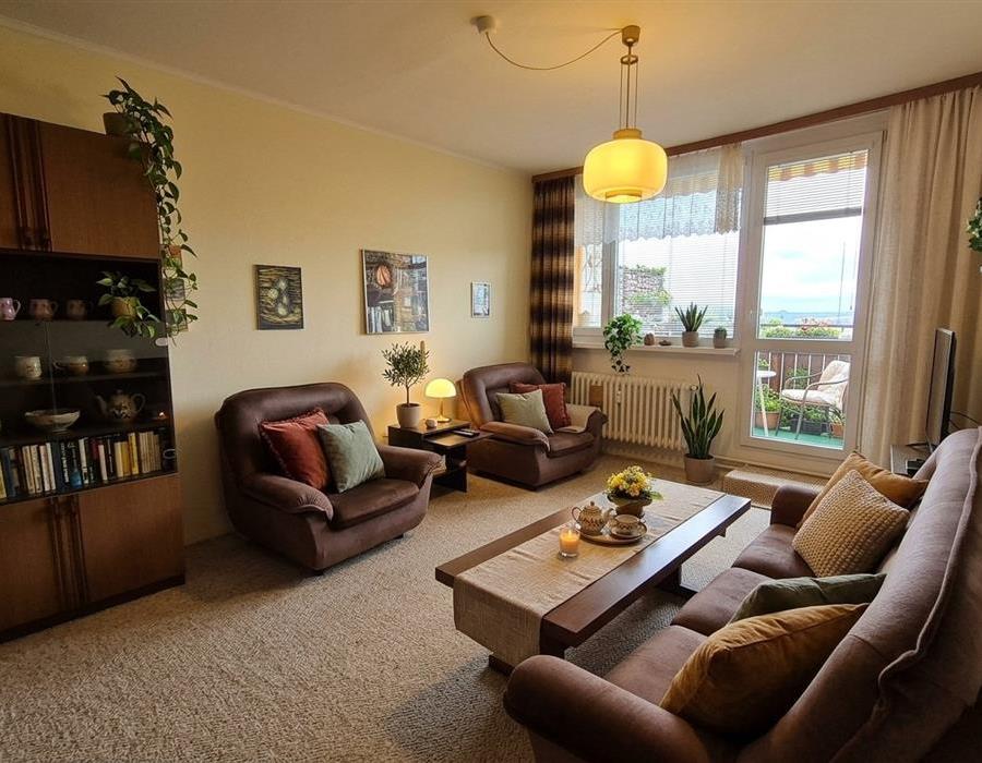 2 Ibsenova 3+1 obývací pokoj