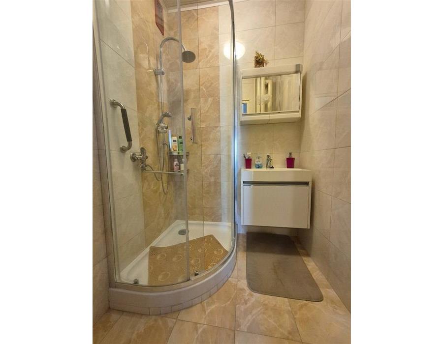 8 Ibsenova 3+1 koupelna