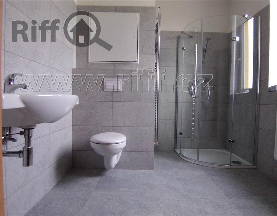 Křepelčí 1+kk koupelna.jpg