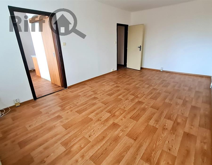 7 Pronájem OV 2+1 Bystrc Opálkova - velký pokoj