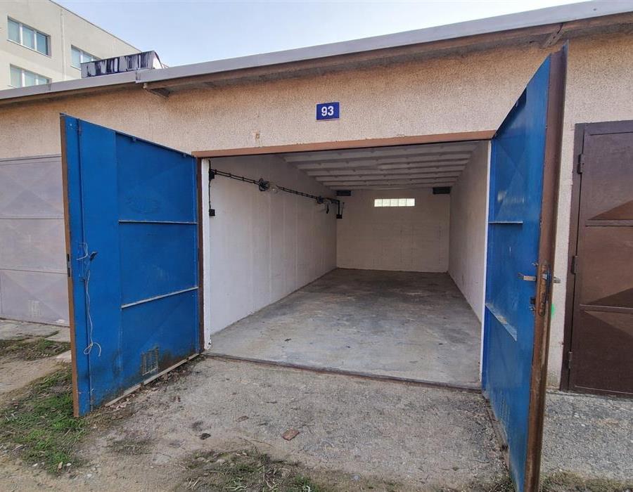 Prázdná garáž číslo 93a